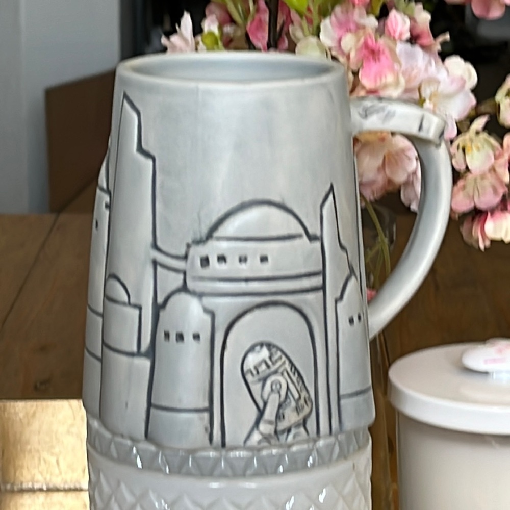 Light gray Star Wars Galaxy’s Edge mug